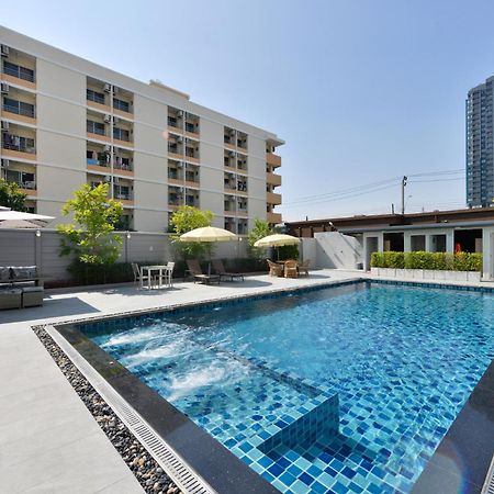 Three Seasons Bangkok Hotell Exteriör bild