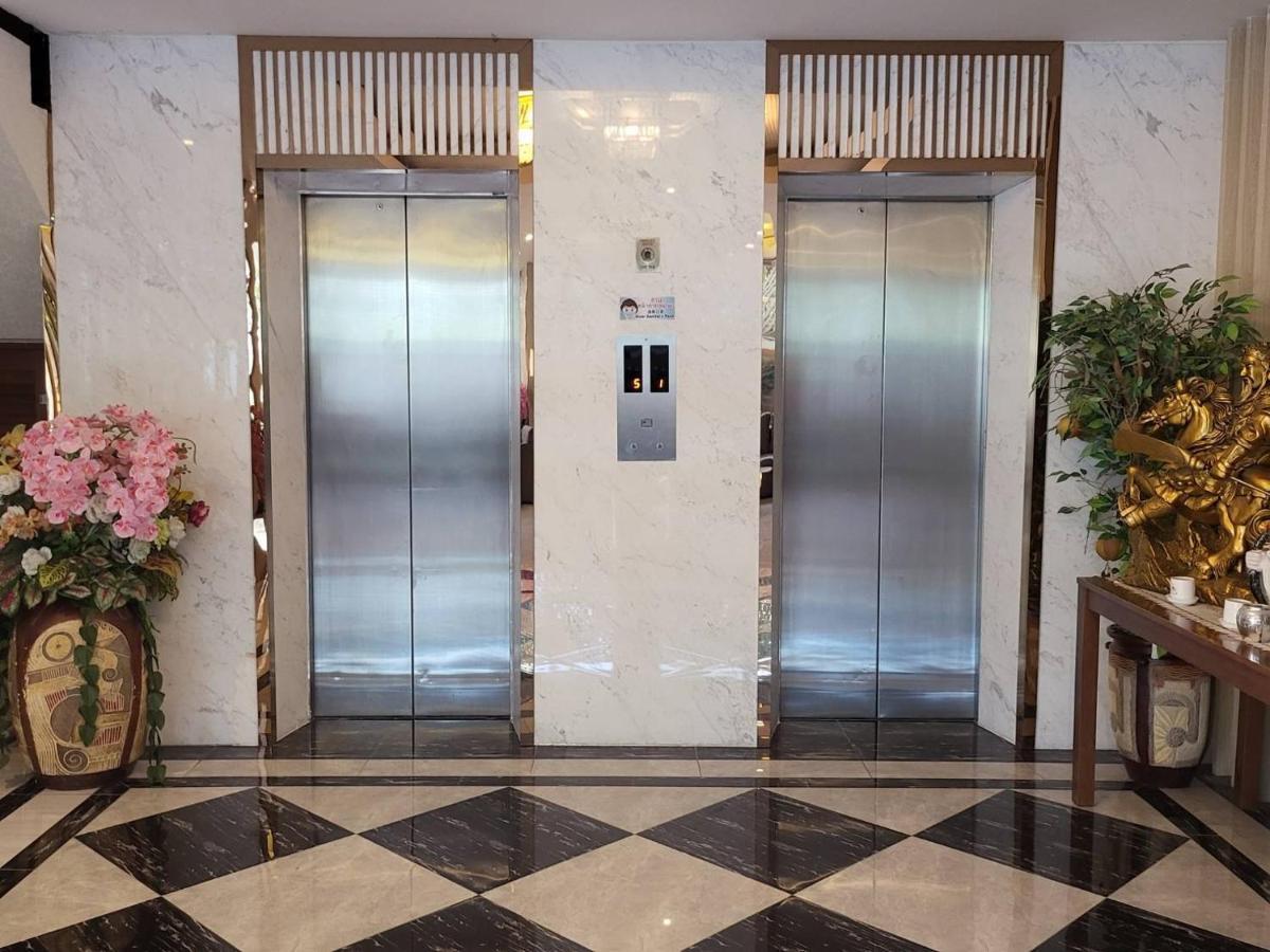 Three Seasons Bangkok Hotell Exteriör bild