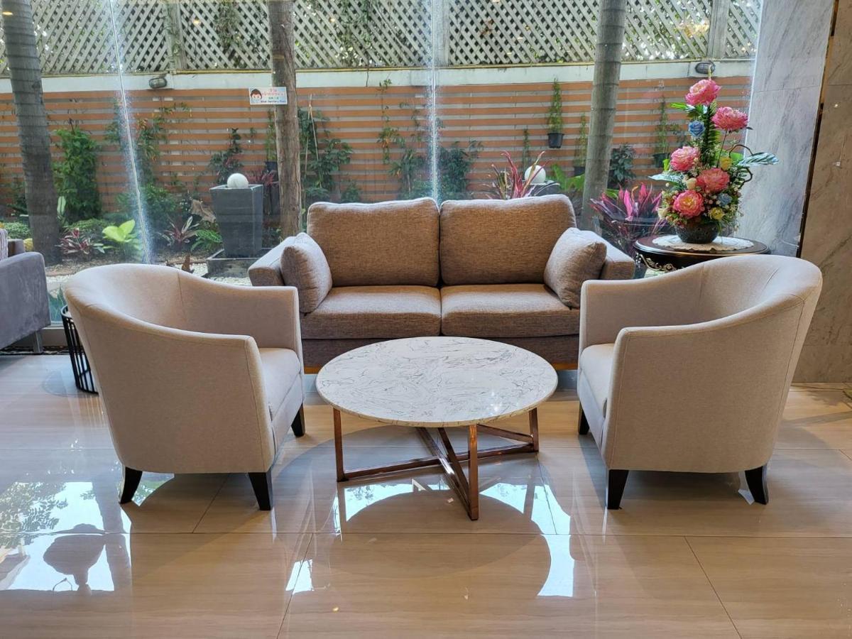 Three Seasons Bangkok Hotell Exteriör bild