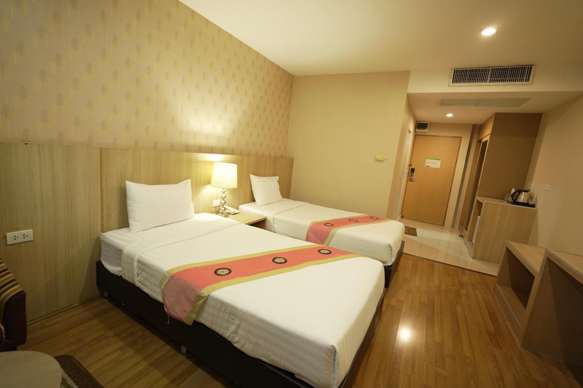 Three Seasons Bangkok Hotell Exteriör bild