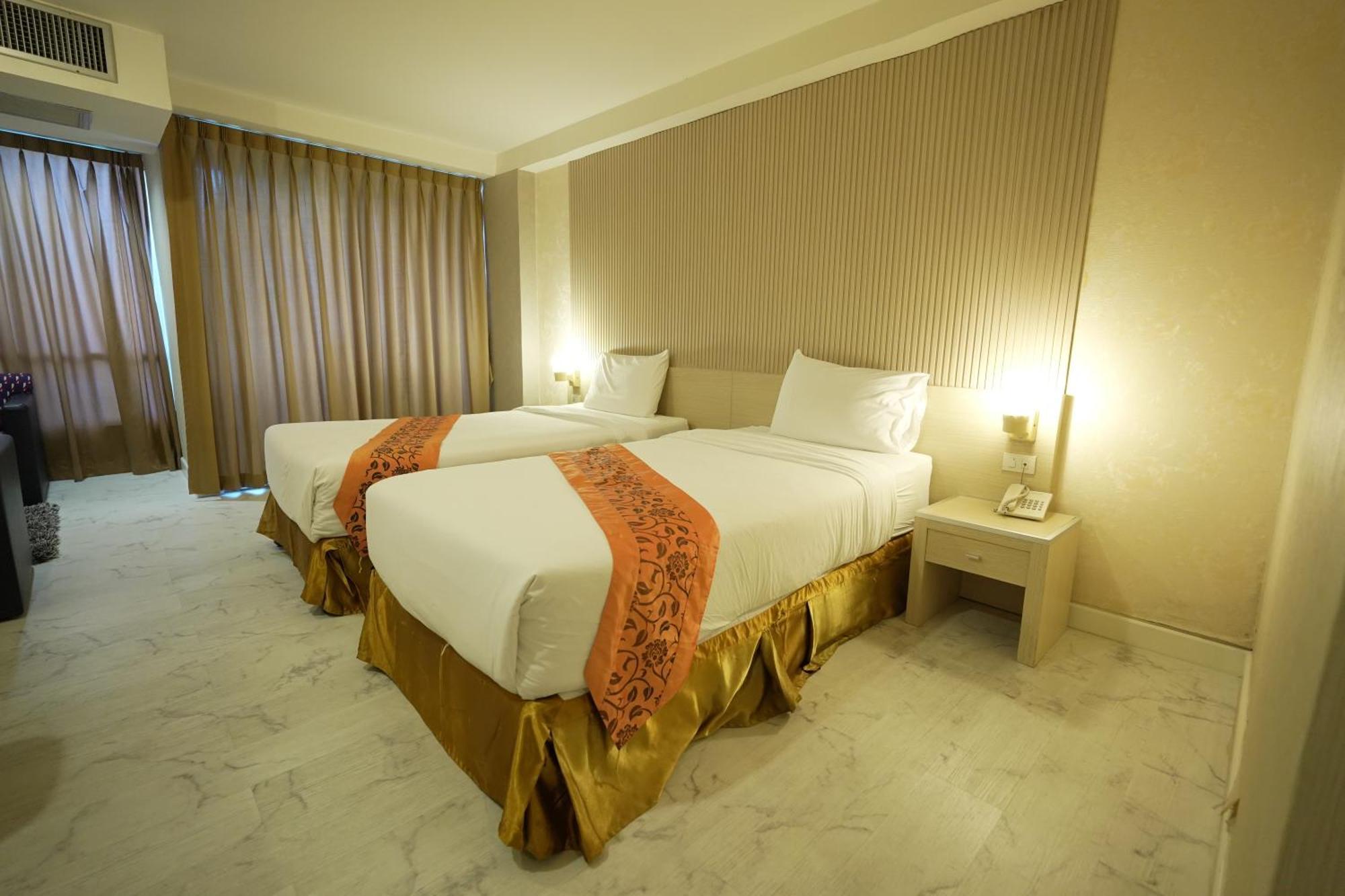 Three Seasons Bangkok Hotell Exteriör bild