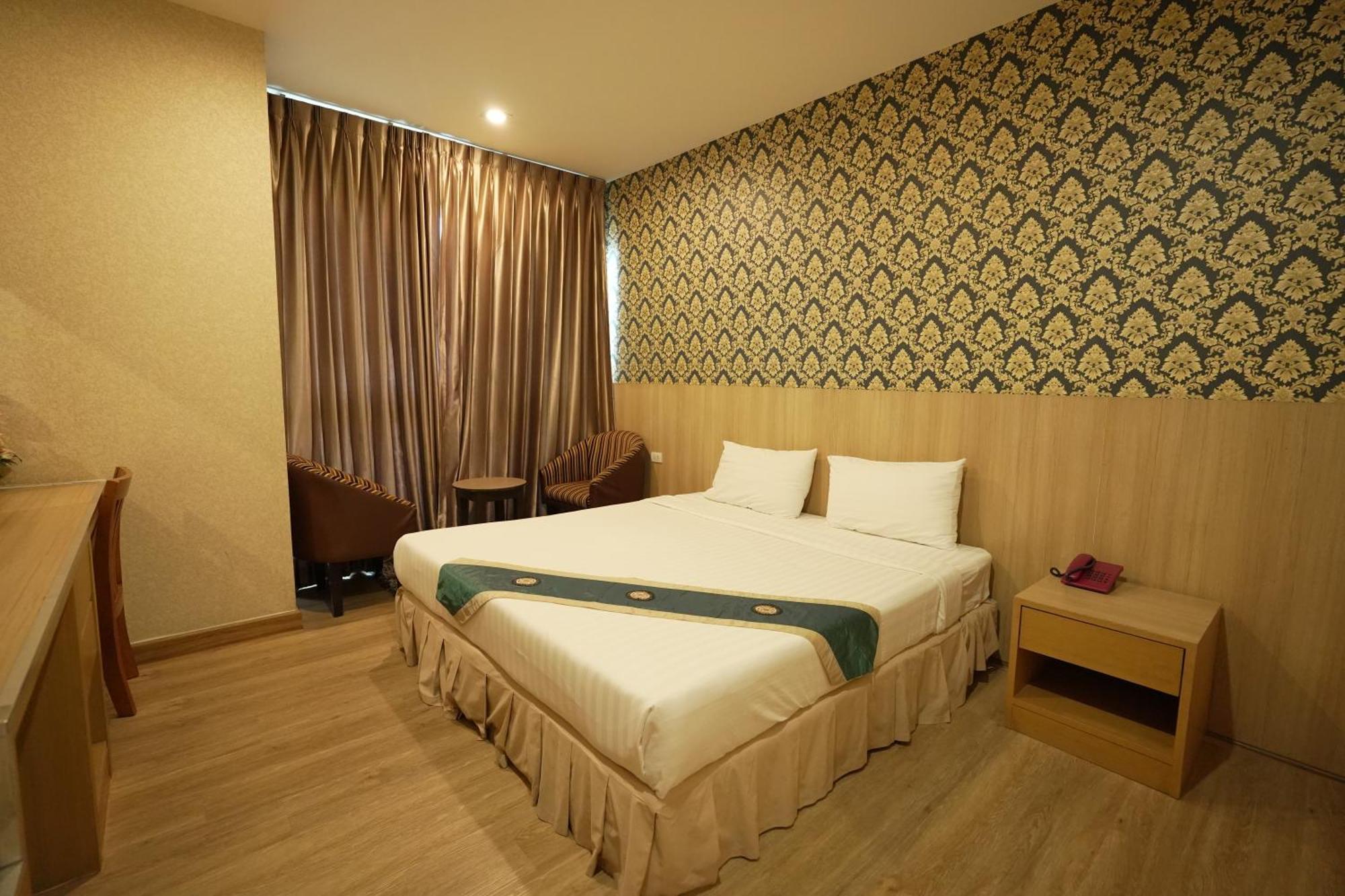 Three Seasons Bangkok Hotell Exteriör bild