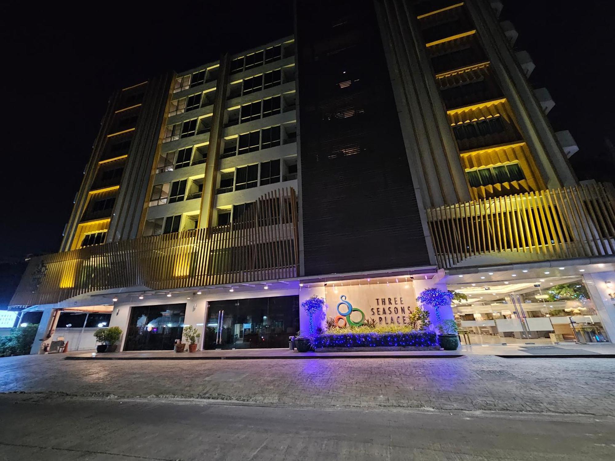 Three Seasons Bangkok Hotell Exteriör bild