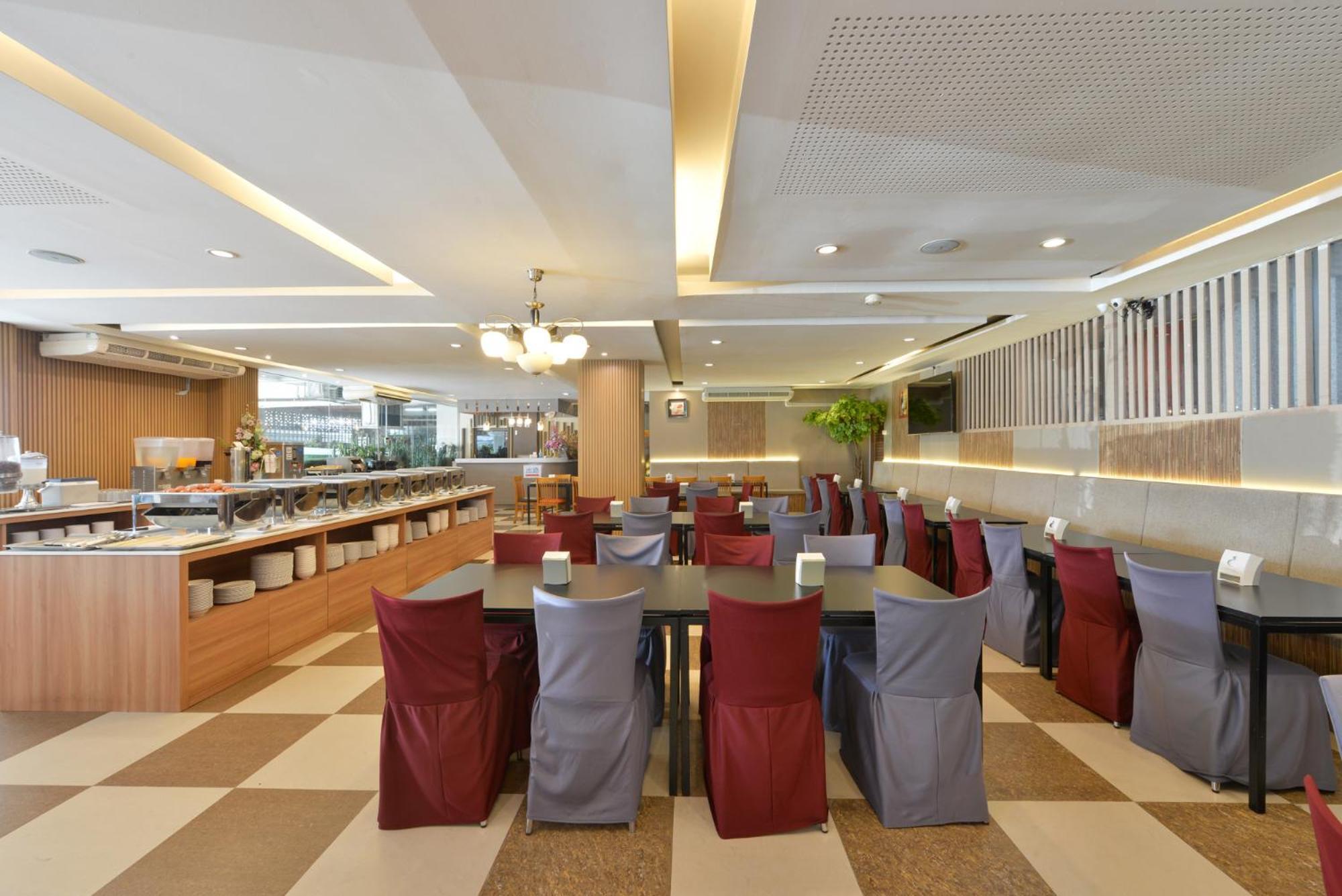 Three Seasons Bangkok Hotell Exteriör bild
