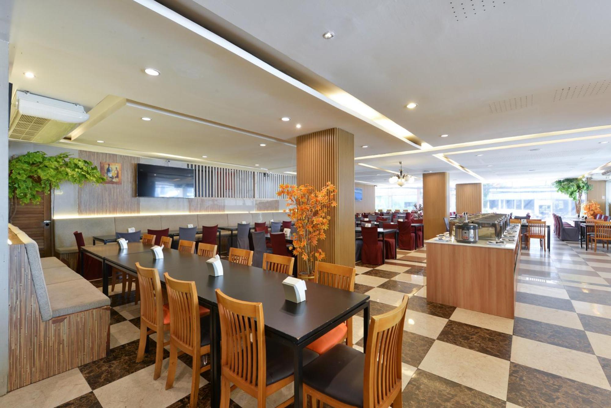 Three Seasons Bangkok Hotell Exteriör bild