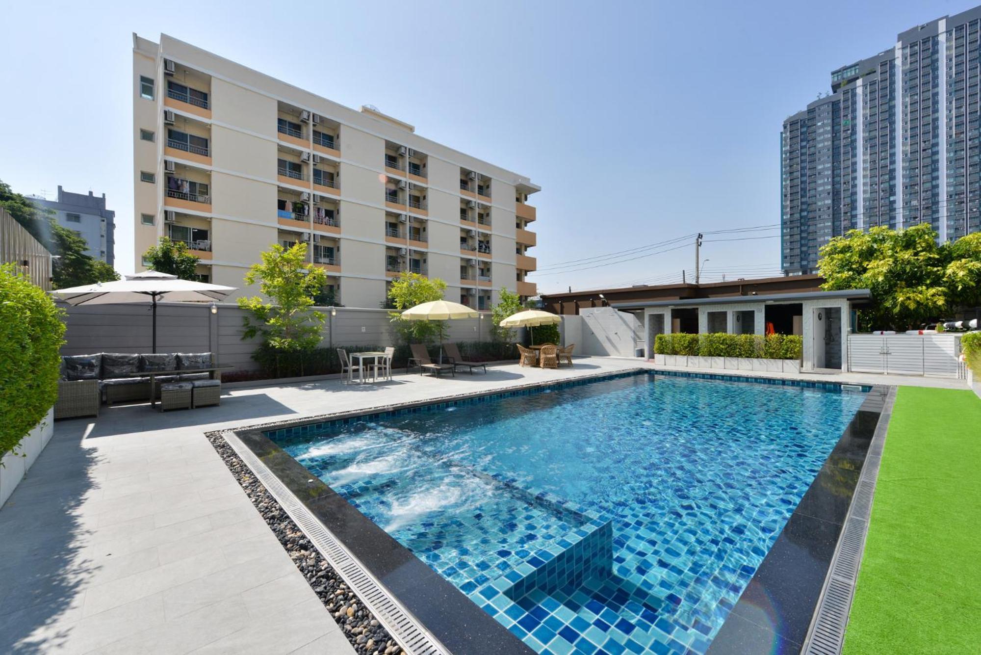Three Seasons Bangkok Hotell Exteriör bild