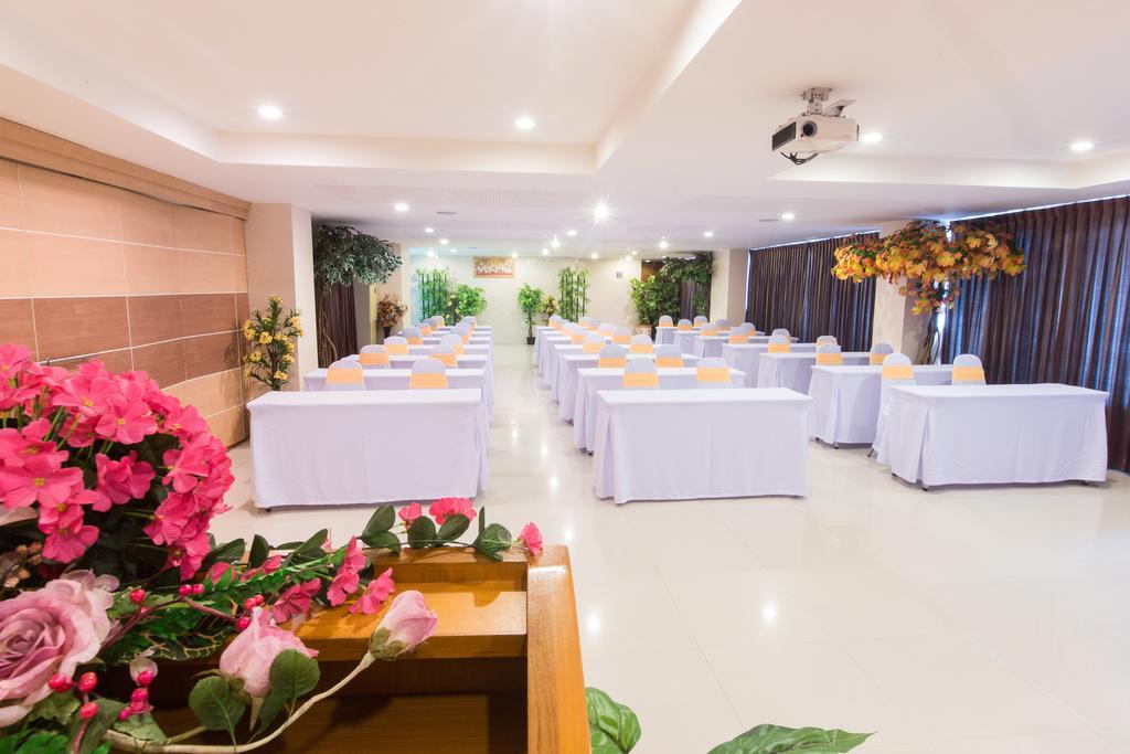 Three Seasons Bangkok Hotell Exteriör bild