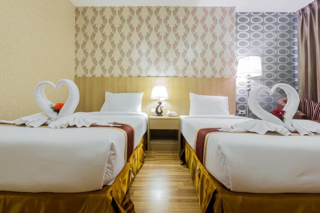 Three Seasons Bangkok Hotell Exteriör bild